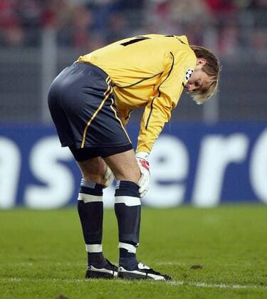 Torwart Timo Hildebrand (Stuttgart) niedergeschlagen Fußball EC 1 Herren Champions League 2003 2004, Achtelfinale, VfB Stuttgart, Einzelbild Stuttgart Enttäuschung, Verzweiflung,