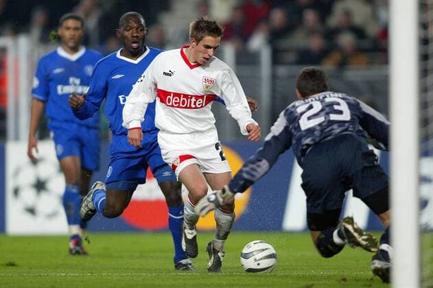 Philipp Lahm (Mitte, Stuttgart) gegen Geremi Njitap Fotso (li.) und Torwart Cudicini (beide Chelsea) Fußball EC 1 Herren Champions League 2003 2004, Achtelfinale, VfB Stuttgart - Chelsea FC London 0:1, Gruppe Stuttgart Dynamik,