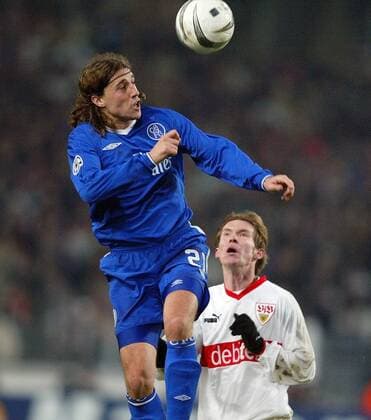 Hernan Crespo (Chelsea) - Kopfball, re. Staunt Aliaksandr Hleb (Stuttgart) Fußball EC 1 Herren Champions League 2003 2004, Achtelfinale, VfB Stuttgart - Chelsea FC London 0:1, Gruppe Stuttgart Dynamik,