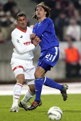 Marcelo Jose Bordon (Stuttgart, li. ) und Hernan Crespo (Chelsea) prallen zusammen Fußball EC 1 Herren Champions League 2003 2004, VfB Stuttgart - Chelsea FC London 0:1, Vdig Gruppe Stuttgart Dynamik, Kampf