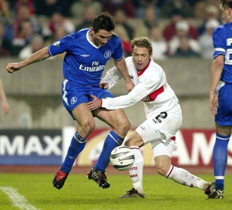 Andreas Hinkel (Stuttgart, re. ) gegen Wayne Bridge (Chelsea) Fußball EC 1 Herren Champions League 2003 2004, VfB Stuttgart - Chelsea FC London 0:1, Vdig Gruppe Stuttgart Dynamik,