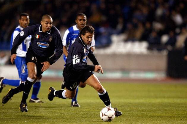 Alessandro del Piero (Juventus) am Ball Fußball EC 1 Herren Champions League 2003 2004, Achtelfinale, Deportivo La Coruna - Juventus Turin 1:0, Juve, Vdig Gruppe La Coruna Dynamik,  