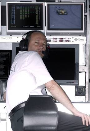 Teamchef Ron Dennis (England McLaren-Mercedes) am Leitstand Motorsport Grand Prix Herren Großer Preis von Australien 2004, Formel 1 Weltmeisterschaft, F1, F, GP, WM, Vdig Einzelbild Albert Park Melbourne