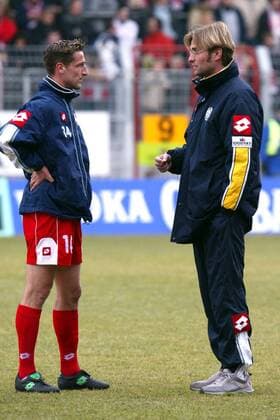 Trainer Jürgen Klopp (re.) im Gespräch mit Jürgen Kramny (beide Mainz) Fußball 2. BL Herren Saison 2003 2004, FSV Mainz 05, Vdig Gruppe Mainz
