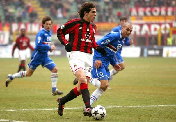 Kaka (Milan, li.) am Ball, daneben Giulio Falcone (Genua) Fußball Herren Serie A 2003 2004, 1. Italienische Liga, AC Mailand - Sampdoria Genua 3:1 Gruppe Mailand Dynamik,