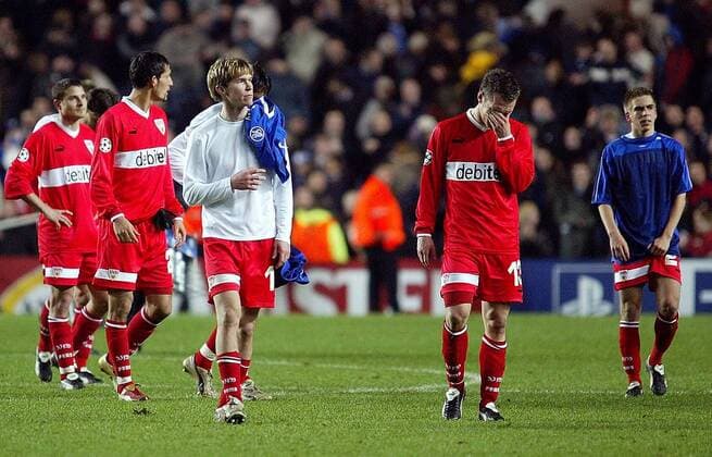 Enttäuschte Stuttgarter v.re.: Philipp Lahm, Christian Tiffert, Aliaksandr Hleb, Kevin Kuranyi und Szabics nach dem Ausscheiden im Achtelfinale Fußball EC 1 Herren Champions League 2003 2004, Achtelfinale, Chelsea FC London - VfB Stuttgart 0:0, Gruppe London Enttäuschung, Verzweiflung,