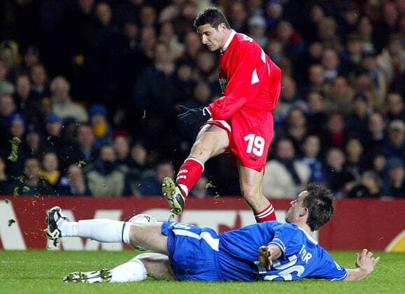 Imre Szabics (re., Stuttgart) gegen John Terry (Chelsea) Fußball EC 1 Herren Champions League 2003 2004, Achtelfinale, Chelsea FC London - VfB Stuttgart 0:0, Gruppe London Dynamik,
