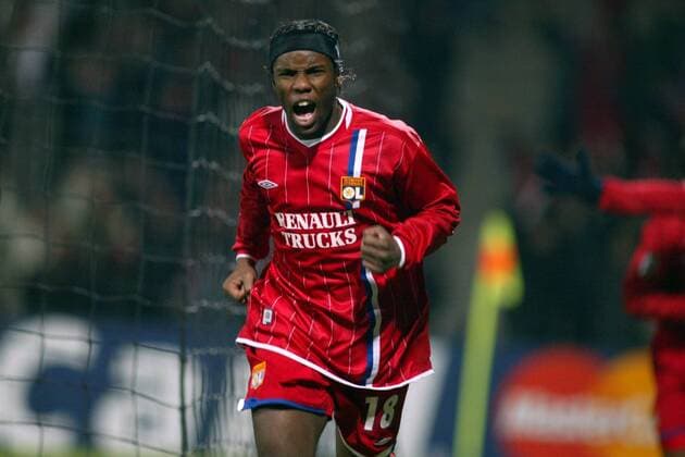 Pegguy Luyindula (Lyon) - Torjubel Fußball EC 1 Herren Champions League 2003 2004, Achtelfinale, Olympique Lyonnais, OL, Einzelbild Lyon Freude, Begeisterung,  