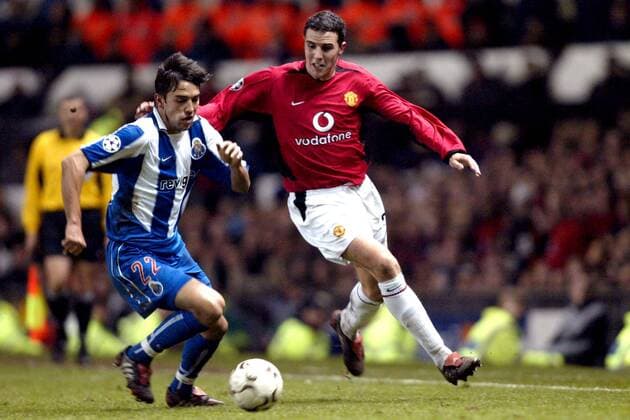 Paulo Ferreira (li., FC Porto) gegen John O Shea (Manchester United) Fußball EC 1 Herren Champions League 2003 2004, Achtelfinale, Manchester United - FC Porto 1:1, ManU, Gruppe Manchester Dynamik,  