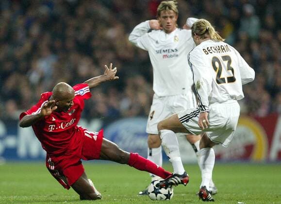 Ze Roberto (li., Bayern) gegen David Beckham (Real Madrid) Fußball EC 1 Herren Champions League 2003 2004, Achtelfinale, Real Madrid - FC Bayern München 1:0, Gruppe Madrid Dynamik,