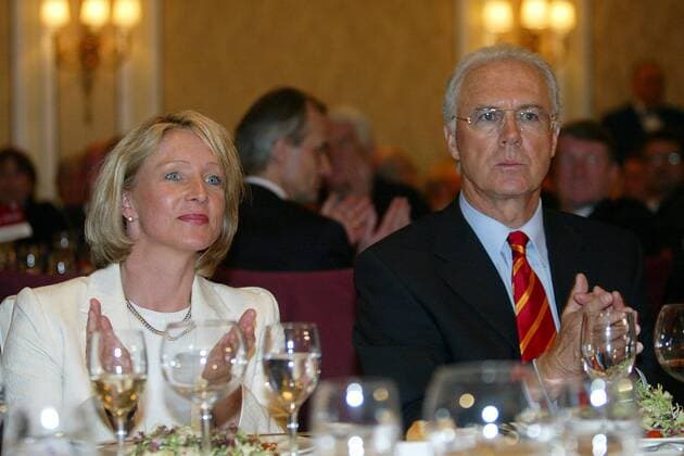Präsident Franz Beckenbauer (Bayern) und seine Lebensgefährtin Heidi Burmester beim Bankett nach dem Rückspiel in Madrid Fußball EC 1 Herren Champions League 2003 2004, Achtelfinale, Madrid - FC Bayern München 1:0, Gruppe Madrid