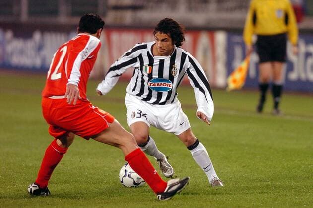 Davide Chuimiento (re., Juventus) gegen Lionel Sebastian Scaloni (La Coruna) Fußball EC 1 Herren Champions League 2003 2004, Juventus Turin - Deportivo La Coruna 0:1, Juve, Vdig Gruppe Turin Dynamik,
