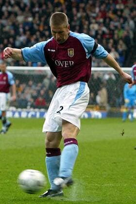 Thomas Hitzlsperger (Aston Villa) zieht ab Fußball Herren English Premier League 2003 2004, 1. Englische Liga, Wolverhampton - Aston Villa FC 0:4, Vdig Einzelbild Wolverhampton Dynamik,