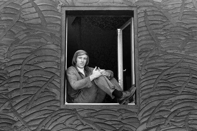 Günter Netzer (Gladbach) sitzt in einem Fenster seiner Diskothek Lovers Lane Fußball 1. BL Herren Saison 1971 1972, Borussia Mönchengladbach, Shooting, Fotoshooting, Fototermin Einzelbild Mönchengladbach Romantik