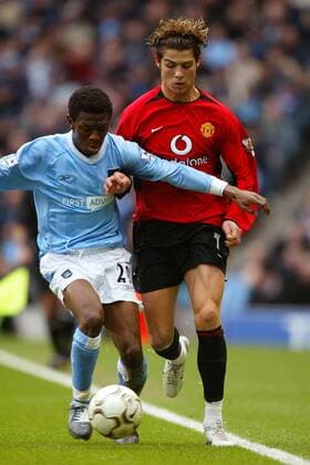 Shaun Wright-Phillips (Manchester City, li.) gegen Cristiano Ronaldo (Manchester United) - VERÖFFENTLICHUNGSRECHTE NUR FÜR DEUTSCHE MEDIEN Fußball Herren English Premier League 2003 2004, 1. Englische Liga, Manchester City - Manchester United 4:1, ManU Gruppe Manchester