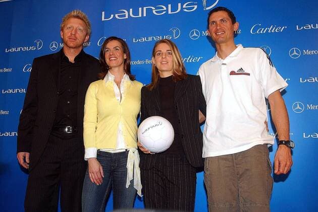 Nach der Pressekonferenz zur Nominierung für den Laureus World Sports Award v.li.: die Jurymitglieder Boris Becker und Katarina Witt, sowie Nia Künzer (Mannschaft des Jahres) und Michael Teuber (Behindertensportler des Jahres) Tennis Herren Laureus World Sports Award 2004, Nominierung, Sportlerwahl, Pressekonferenz, PK, Pressetermin Gruppe Sportoscar, Award, Awards, Sport, Sports Berlin