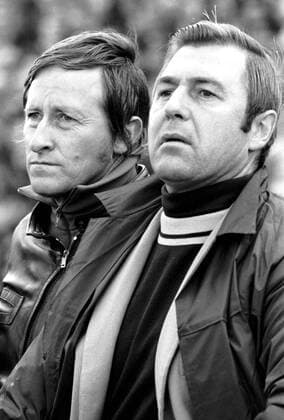 Präsident Günther Siebert (vorn) und Trainer Rudi Gutendorf (beide Schalke) verfolgen gespannt das Spielgeschehen Fußball 1. BL Herren Saison 1969 1970, Bremen - FC Schalke 0:1 Gruppe Bremen