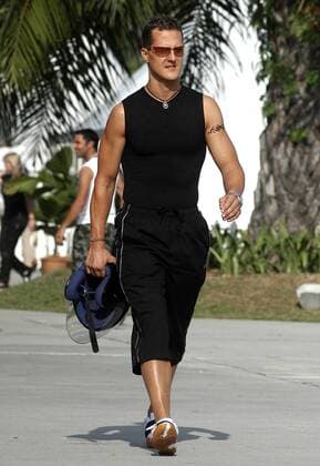 Michael Schumacher (Deutschland Ferrari) genießt die sommerlichen Temperaturen Motorsport Grand Prix Herren Großer Preis von Malaysia 2004, Formel 1 Weltmeisterschaft, F1, F, GP, WM, Vdig Einzelbild Sepang Kuala Lumpur