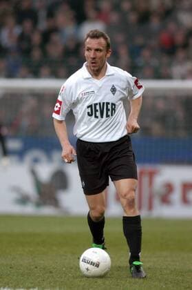 Markus Hausweiler (Gladbach) am Ball Fußball 1. BL Herren Saison 2003 2004, Bochum - Borussia Mönchengladbach 1:0, Vdig Einzelbild Bochum Dynamik,