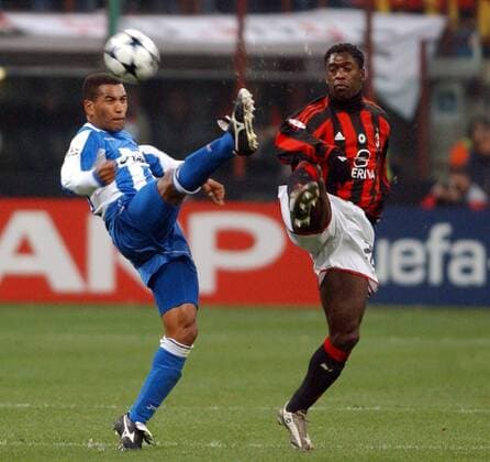 Mauro Silva (La Coruna, li.) gegen Clarence Seedorf (Milan) Fußball EC 1 Herren Champions League 2003 2004, AC Mailand - Deportivo La Coruna 4:1, Viertelfinale, Vdig Gruppe Mailand Dynamik,