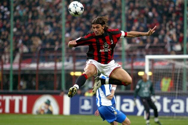Paolo Maldini (Milan) - spektakulärer Kopfball Fußball EC 1 Herren Champions League 2003 2004, AC Mailand - Deportivo La Coruna 4:1, Viertelfinale, Vdig Einzelbild Mailand Dynamik, Höhe,