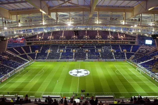 Fußball, Stadiongeschichte FC Porto Innenansicht: Estadio do Dragao in Porto Fußball EC 1 Herren Champions League 2003 2004, FC Porto, Vdig Totale Estadio do Dragao Porto Leere,  