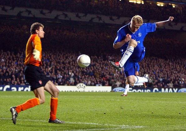 Damien Duff (re., Chelsea) gegen Torwart Jens Lehmann (Arsenal) Fußball EC 1 Herren Champions League 2003 2004, Viertelfinale, Chelsea FC London - Arsenal FC London 1:1 Gruppe Derby, Lokalderby, Ortsderby, Stadtderby, London Dynamik, Höhe,