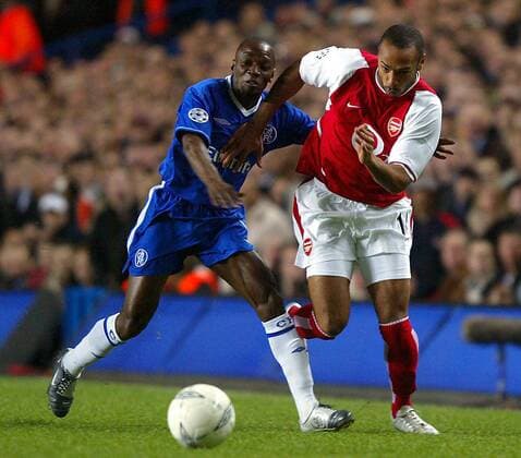 Thierry Henry (re., Arsenal) gegen Claude Makelele (Chelsea) Fußball EC 1 Herren Champions League 2003 2004, Viertelfinale, Chelsea FC London - Arsenal FC London 1:1 Gruppe Derby, Lokalderby, Ortsderby, Stadtderby, London Dynamik,