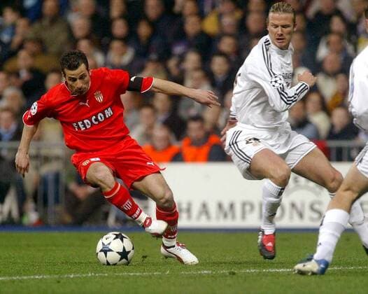 Ludovic Giuly (Monaco, li.) setzt sich gegen David Beckham (Real Madrid) durch Fußball EC 1 Herren Champions League 2003 2004, Viertelfinale, Real Madrid - AS Monaco 4:2 Gruppe Madrid Dynamik,  