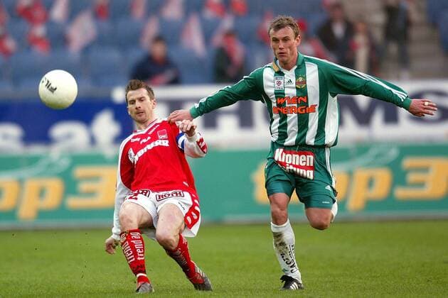 Mario Bazina (Grazer AK, li.) gegen Axel Lawaree (Rapid Wien) Fußball Herren tmobileBundesliga 2003 2004, 1. Österreichische Liga, Liebherr Grazer AK - SK Rapid Wien 2:1, GAK Gruppe Graz Dynamik,