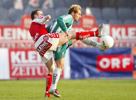 Roman Wallner (Rapid Wien, re.) gegen Gregor Pötscher (Grazer AK) Fußball Herren tmobileBundesliga 2003 2004, 1. Österreichische Liga, Liebherr Grazer AK - SK Rapid Wien 2:1, GAK Gruppe Graz Dynamik, Kampf,