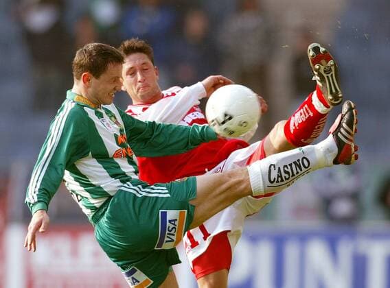 Martin Amerhauser (Grazer AK, re.) gegen Markus Hiden (Rapid Wien) Fußball Herren tmobileBundesliga 2003 2004, 1. Österreichische Liga, Liebherr Grazer AK - SK Rapid Wien 2:1, GAK Gruppe Graz Dynamik, Kampf,