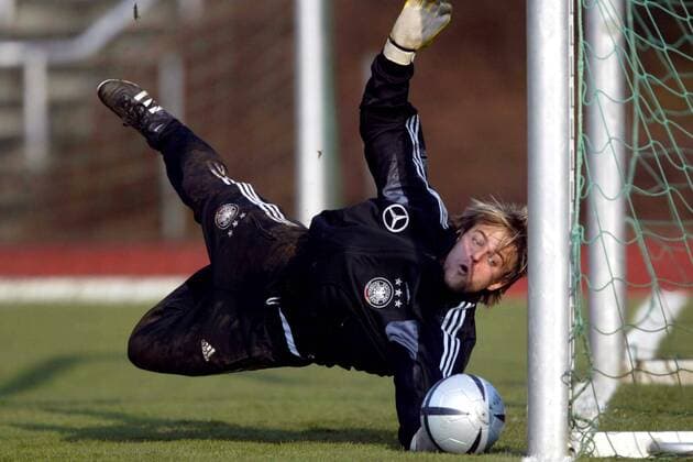 Torwart Timo Hildebrand (Deutschland) - Torwartparade Fußball Herren Nationalmannschaftstraining 2004, Nationalmannschaft, Nationalteam, Training Einzelbild Bergisch Gladbach Abwehr, Dynamik,