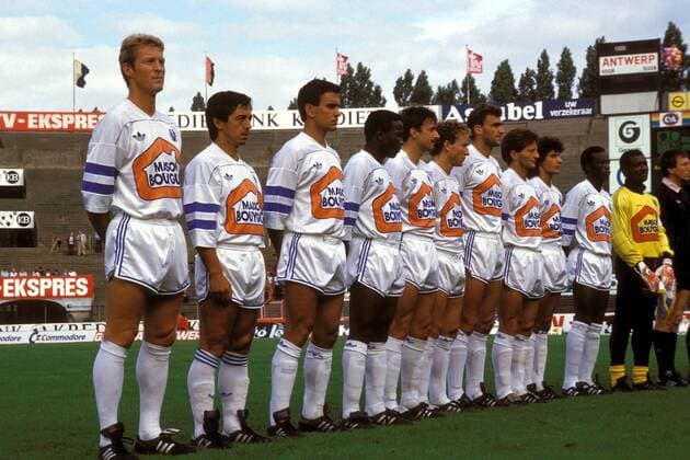 Mannschaftsbild Olympique de Marseille v.li.: Karl-Heinz Förster, Alain Giresse, x, x, Klaus Allofs, Jean-Pierre Papin, Yvon Le Roux, Jean-Francois Domergue, x, Marius Tresor und Torwart Joseph Antoine Bell Fußball Herren Division 1 1987 1988, 1. Französische Liga, Olympique de Marseille Totale Aufnahmedatum geschätzt Marseille