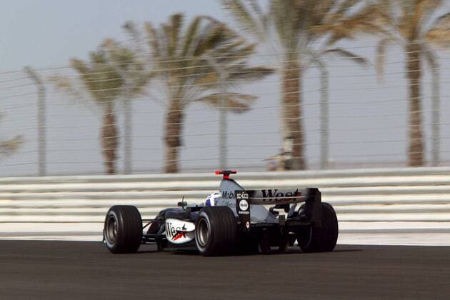 David Coulthard (Schottland McLaren Mercedes) in seinem Boliden Motorsport Grand Prix Herren Großer Preis von Bahrain 2004, Formel 1 Weltmeisterschaft, F1, F, GP, WM, Freies Training, Vdig Einzelbild Bahrain Racing Circuit Manama
