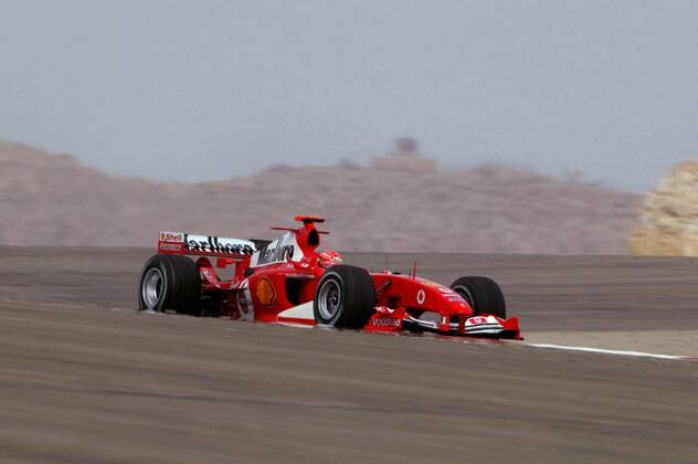 Michael Schumacher (Deutschland Ferrari) verschmilzt mit dem Asphalt Motorsport Grand Prix Damen Großer Preis von Bahrain 2004, Formel 1 Weltmeisterschaft, F1, F, GP, WM, Vdig Einzelbild Bahrain Racing Circuit Manama Dynamik,