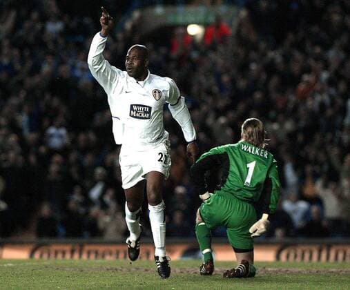 Michael Duberry (li., Leeds) Fußball Herren English Premier League 2003 2004, 1. Englische Liga, Leeds United FC - Leicester City 3:2 Einzelbild Leeds Freude,
