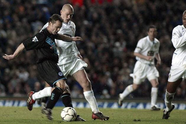 Paul Dickov (li., Leicester) gegen Seth Johnson (Leeds) Fußball Herren English Premier League 2003 2004, 1. Englische Liga, Leeds United FC - Leicester City 3:2 Gruppe Leeds Dynamik,