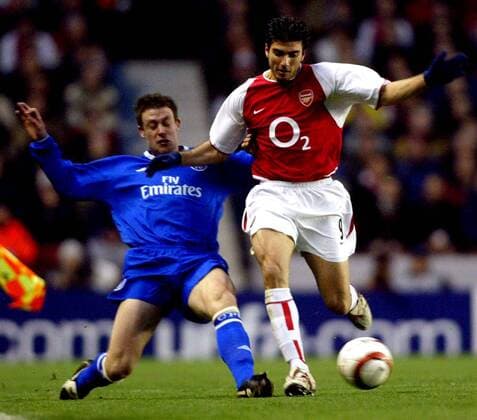 Jose Antonio Reyes (re., Arsenal) gegen Wayne Bridge (Chelsea) Fußball EC 1 Herren Champions League 2003 2004, Viertelfinale, Arsenal FC London - Chelsea FC London 1:2, Gruppe London Dynamik,