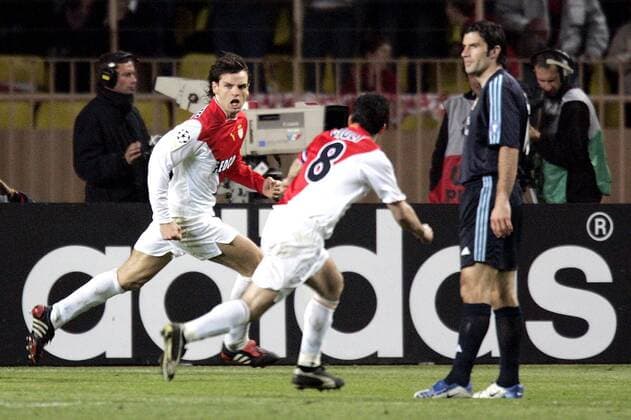 Fernando Morientes (li., Monaco) - Torjubel Fußball EC 1 Herren Champions League 2003 2004, AS Monaco - Real Madrid CF 3:1, Viertelfinale, Rückspiel, Vdig Gruppe Monaco Freude,