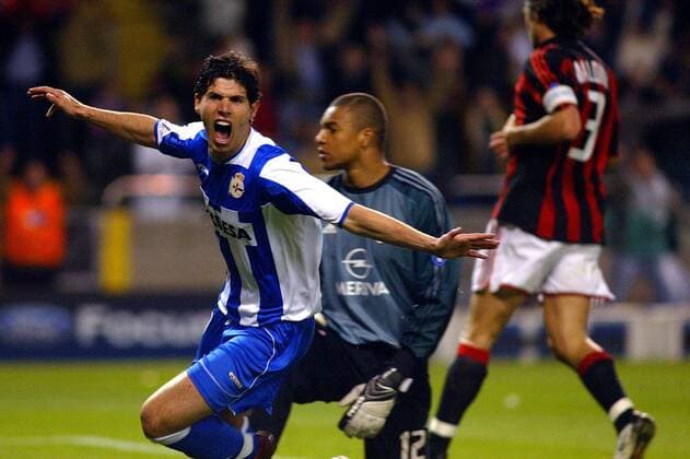 Albert Luque (li., La Coruna) - Torjubel, Torwart Dida (Milan) ist fassungslos Fußball EC 1 Herren Champions League 2003 2004, Viertelfinale, Deportivo La Coruna - AC Mailand 4:0 Gruppe La Coruna, Alberto Martos Glück, Begeisterung, Freude,  