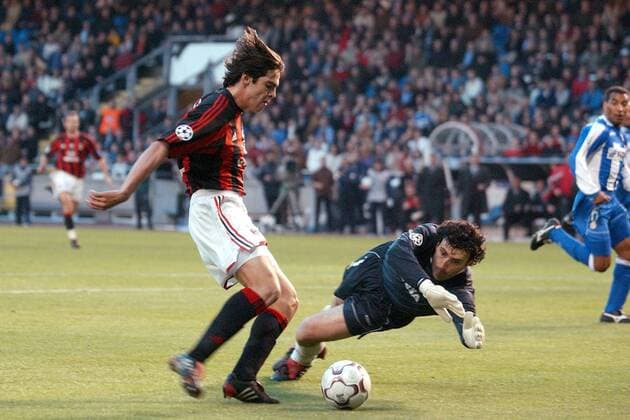 Kaka (li., Milan) scheitert an Torwart Jose Francisco Molina (La Coruna) Fußball EC 1 Herren Champions League 2003 2004, Deportivo La Coruna - AC Mailand 4:0, Viertelfinale, Vdig Gruppe La Coruna Dynamik, Abwehr,