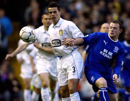 Ian Harte (li., Leeds) gegen Wayne Rooney (Everton) Fußball Herren English Premier League 2003 2004, 1. Englische Liga, Leeds United FC - FC Everton 1:1, Gruppe Leeds