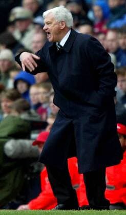 Trainer Sir Bobby Robson (Newcastle) unzufrieden Fußball Herren English Premier League 2003 2004, 1. Englische Liga, Newcastle United, Vdig Einzelbild Birmingham