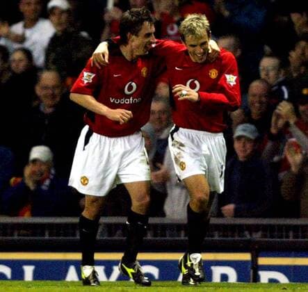 Brüderlicher Torjubel: Gary (li.) und Phil Neville (beide Manchester United) Fußball Herren English Premier League 2003 2004, Manchester United, ManU, Vdig Gruppe Manchester Freude,