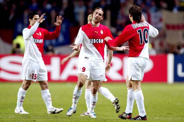 Dado Prso (Mitte) klatscht sich mit Morientes ab, li. kommt Zikos (alle Monaco) hinzu Fußball EC 1 Herren Champions League 2003 2004, Halbfinale, AS Monaco Gruppe Monaco Freude,  
