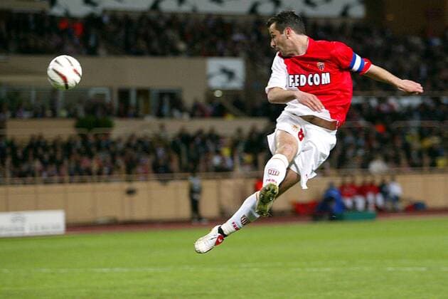 Ludovic Giuly (Monaco) - Schuss Fußball EC 1 Herren Champions League 2003 2004, Halbfinale, AS Monaco Einzelbild Monaco Dynamik, Höhe,  