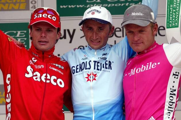 Siegerehrung - Sieger Davide Rebellin (Italien Gerolsteiner, Mitte) zwischen Danilo di Luca (Italien Saeco, li.) und Matthias Kessler (Deutschland T Mobile) Radsport Herren 68. Wallonischer Pfeil 2004, Fleche Wallonne, Wallone, Straßenradsport, Straße, Rad Gruppe