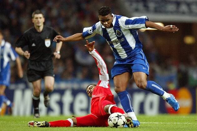 Carlos Alberto (re., FC Porto) gegen Mauro Silva (La Coruna) Fußball EC 1 Herren Champions League 2003 2004, FC Porto - Deportivo La Coruna 0:0, Vdig Gruppe Porto Dynamik, Kampf,