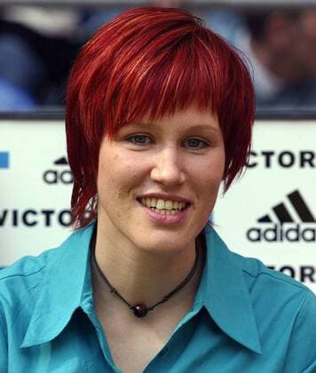 Kati Wilhelm (Deutschland) zu Gast beim FC Schalke 04 Fußball 1. BL Herren Saison 2003 2004, FC Schalke 04, Vdig Porträt Gelsenkirchen
